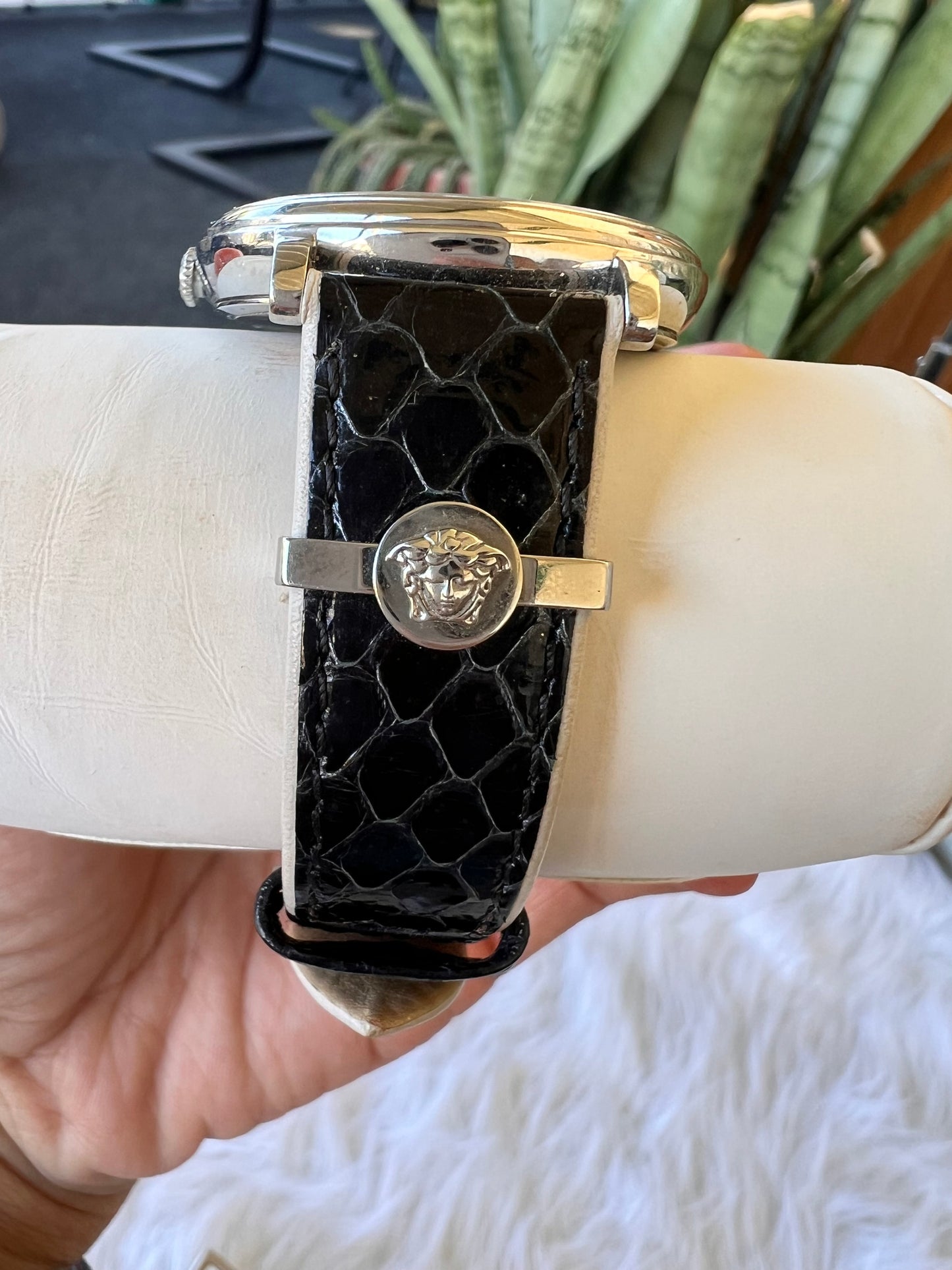 Versace V-Circle Logomania Edition