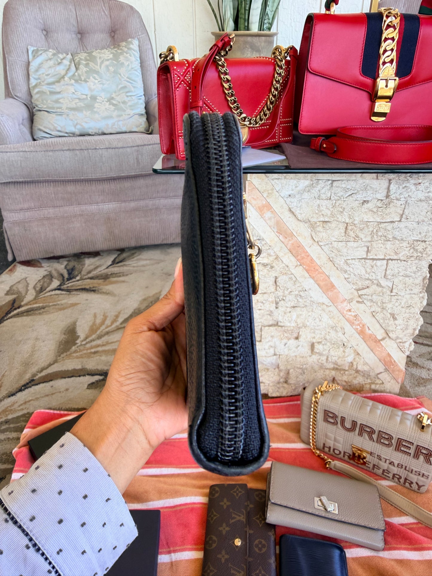 Chanel CC Zipped Wallet in Black Caviar Leather.