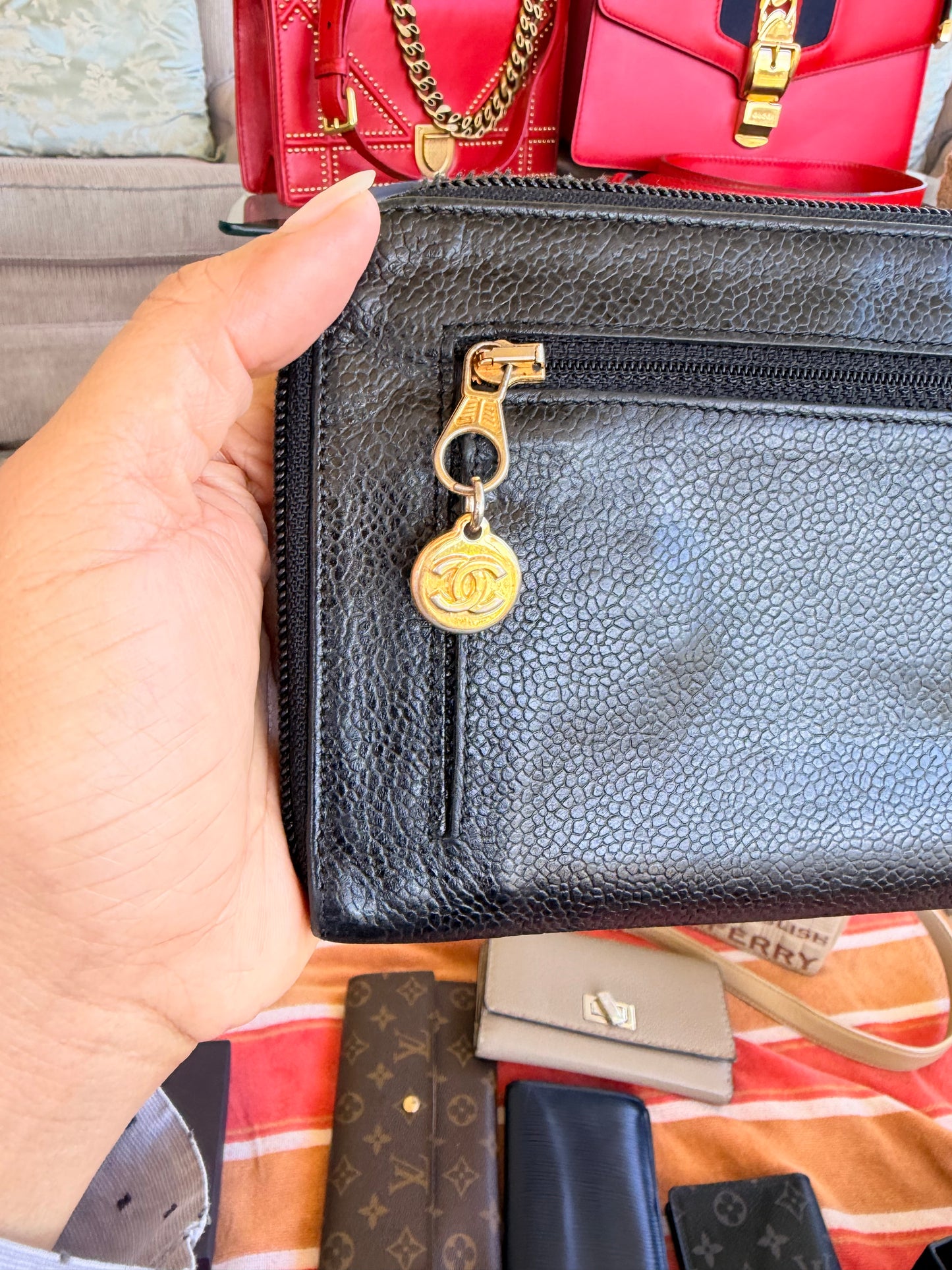 Chanel CC Zipped Wallet in Black Caviar Leather.
