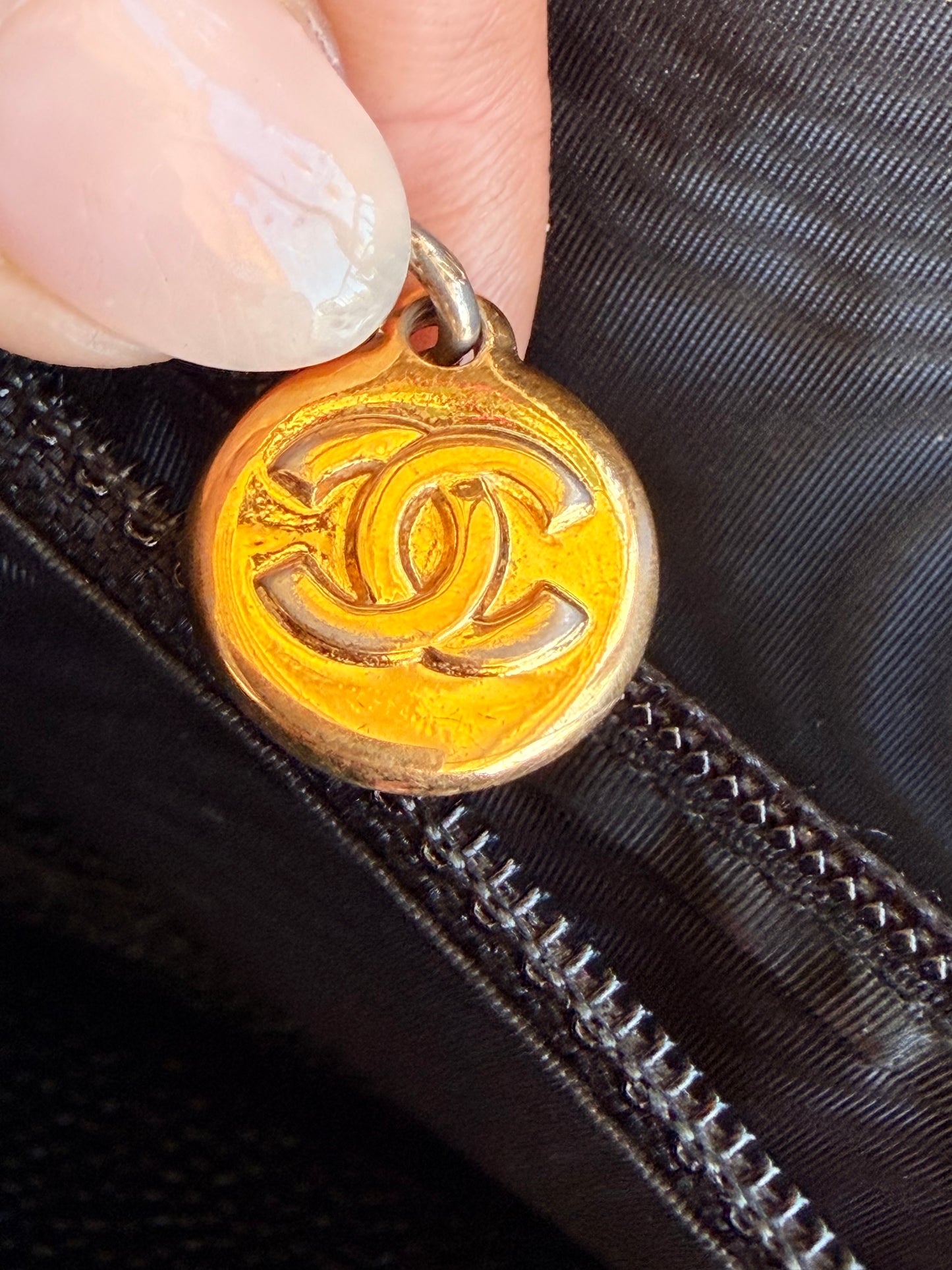 Chanel CC Zipped Wallet in Black Caviar Leather.