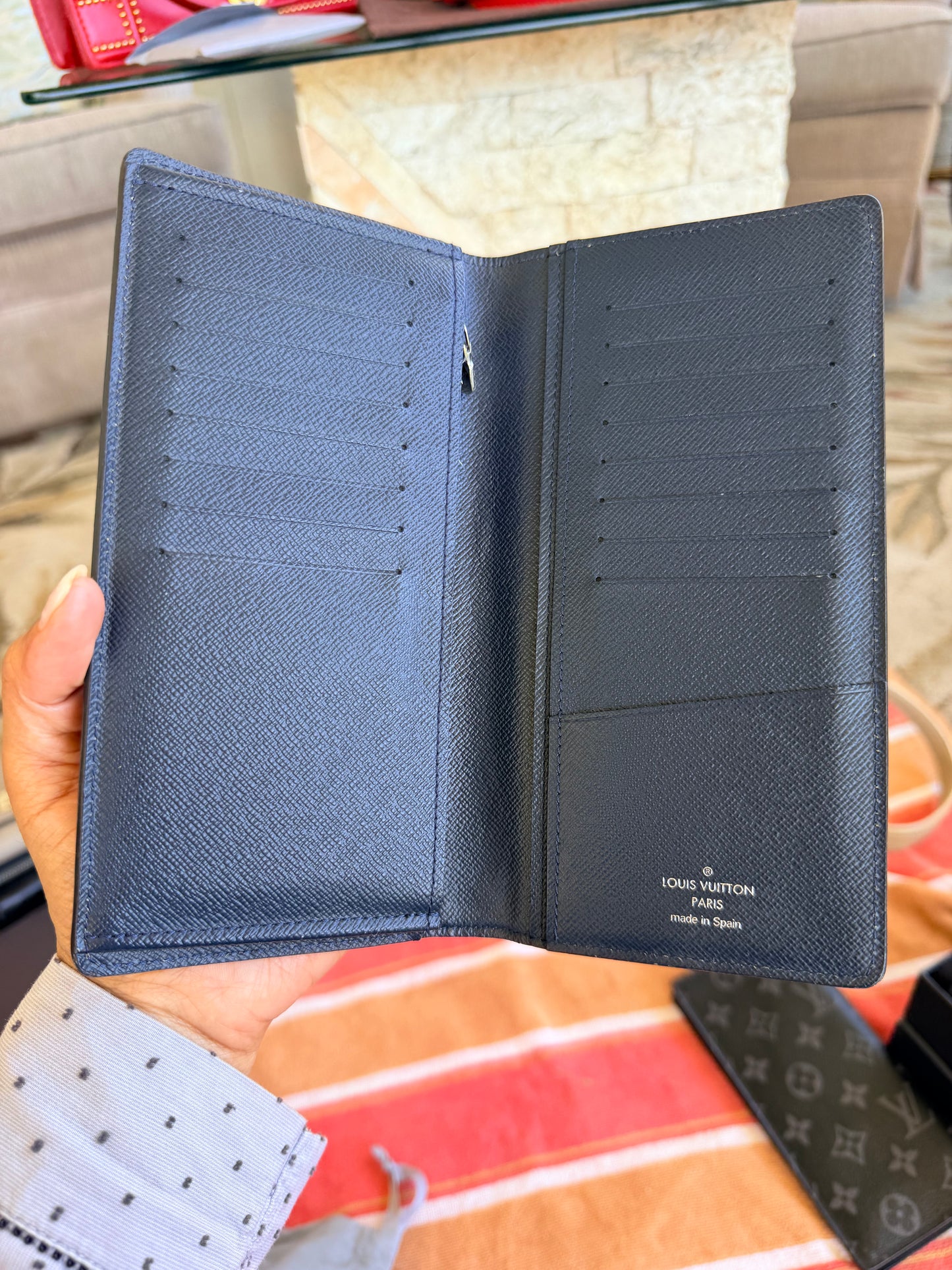Louis Vuitton Brazza long waller in Black Epi Leather