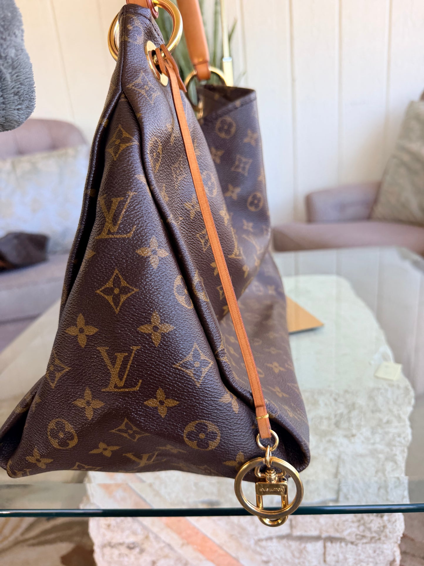 Louis Vuitton Artsy MM