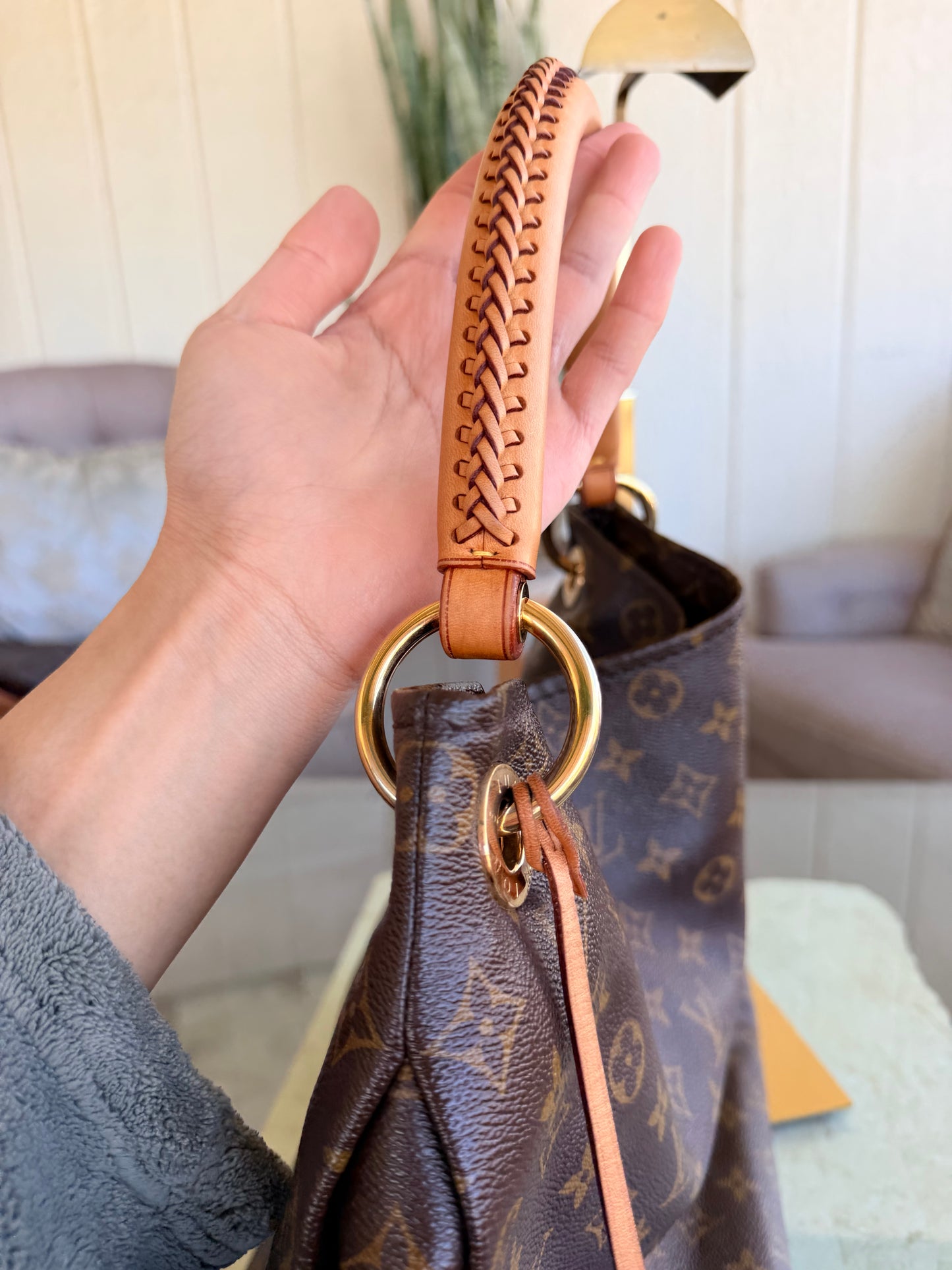 Louis Vuitton Artsy MM