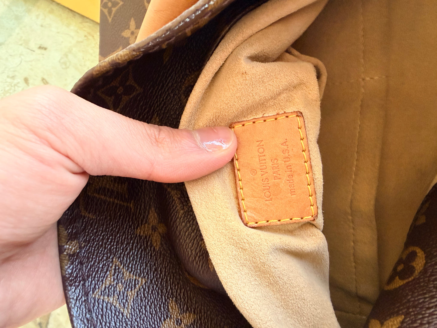 Louis Vuitton Artsy MM